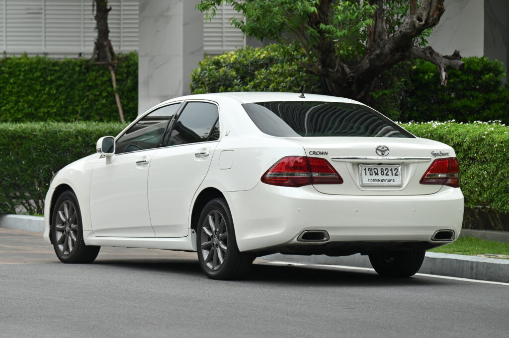 Toyota Crown 2.5 Royal Saloon อดีตรถสำนักพระราชวัง ทะเบียนเดิมหมวด ดส xxxx กทม รถสวยสภาพดีน่าใช้มาก