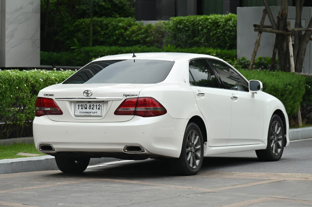 Toyota Crown 2.5 Royal Saloon อดีตรถสำนักพระราชวัง ทะเบียนเดิมหมวด ดส xxxx กทม รถสวยสภาพดีน่าใช้มาก