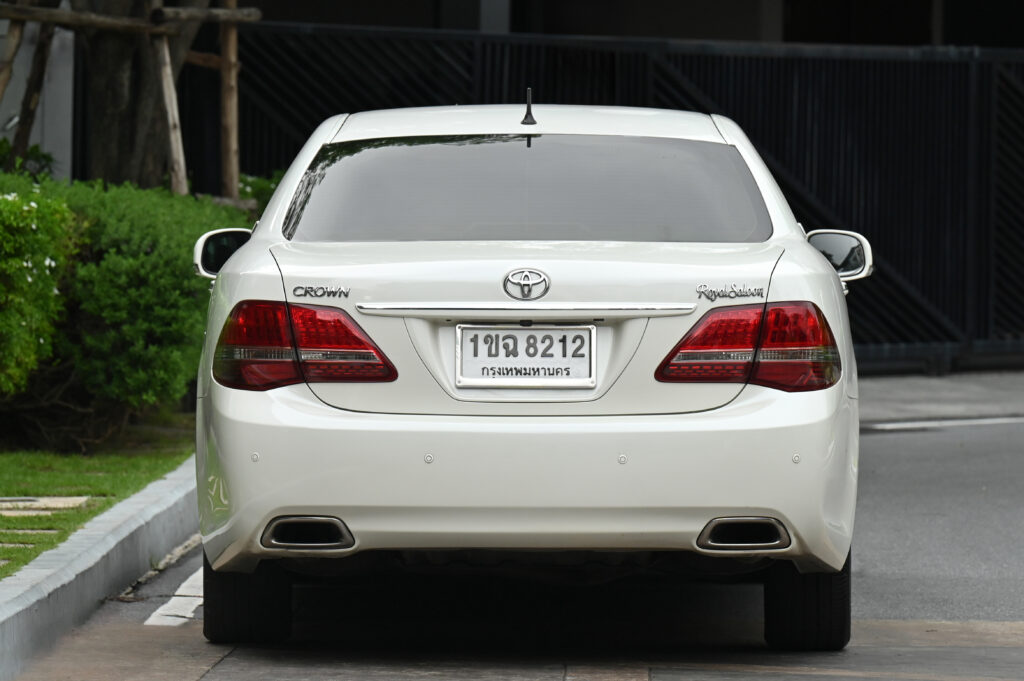 Toyota Crown 2.5 Royal Saloon อดีตรถสำนักพระราชวัง ทะเบียนเดิมหมวด ดส xxxx กทม รถสวยสภาพดีน่าใช้มาก