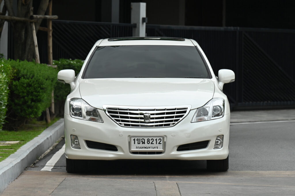 Toyota Crown 2.5 Royal Saloon อดีตรถสำนักพระราชวัง ทะเบียนเดิมหมวด ดส xxxx กทม รถสวยสภาพดีน่าใช้มาก