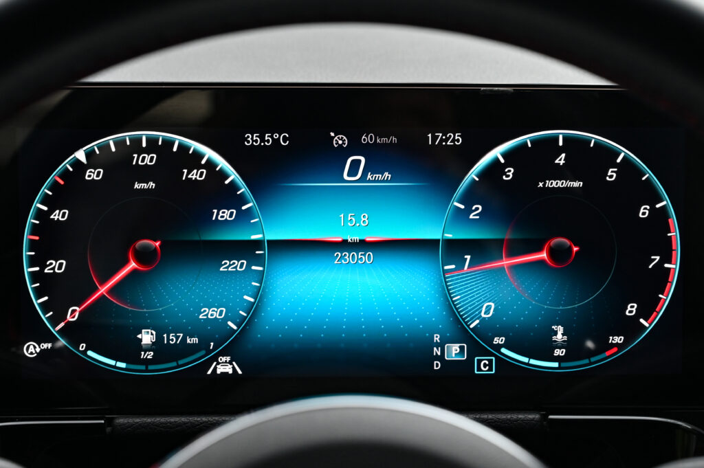 23,050 km Benz GLA 200 AMG Dynamic MY2022 ปรับเพิ่มอุปกรณ์แล้ว รถบ้านใช้งานน้อยมากสภาพดีเยี่ยมครับ