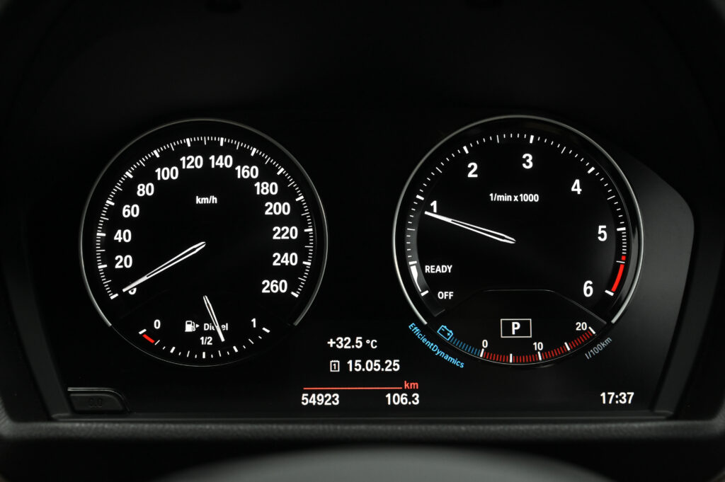 54,923 km BMW X1 sDrive18d xLine ปรับอุปกรณ์แล้ว Logo อยู่ท้ายรถ ไมล์ดิจิตอล รถบ้านมือเดียวสภาพดีมาก