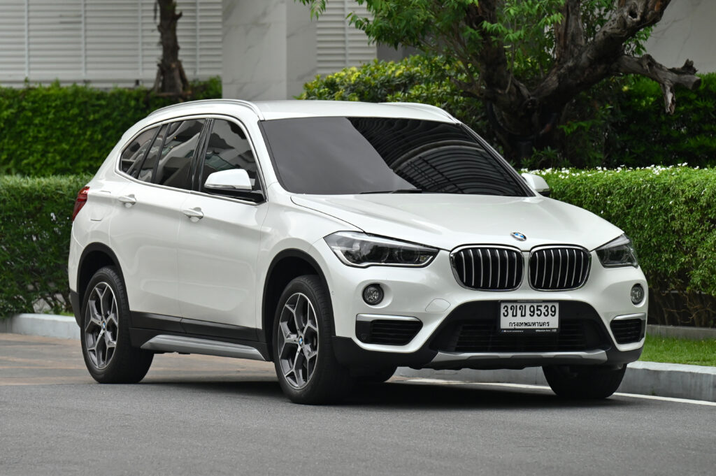 54,923 km BMW X1 sDrive18d xLine ปรับอุปกรณ์แล้ว Logo อยู่ท้ายรถ ไมล์ดิจิตอล รถบ้านมือเดียวสภาพดีมาก