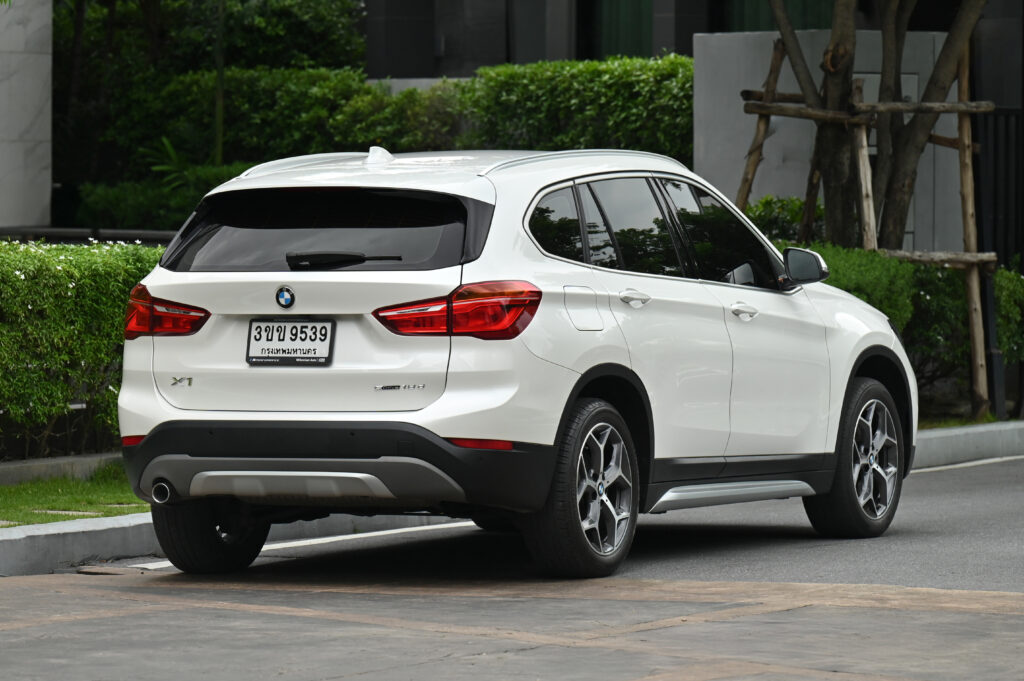54,923 km BMW X1 sDrive18d xLine ปรับอุปกรณ์แล้ว Logo อยู่ท้ายรถ ไมล์ดิจิตอล รถบ้านมือเดียวสภาพดีมาก