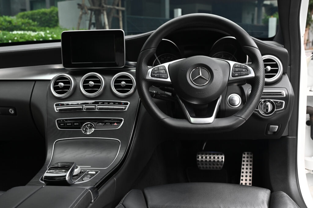 93,769 km Benz C300 BlueTEC HYBRID AMG Dynamic รถบ้านมือเดียว แบตไฮบริดเปลี่ยนใหม่แล้วที่ศูนย์เบนซ์