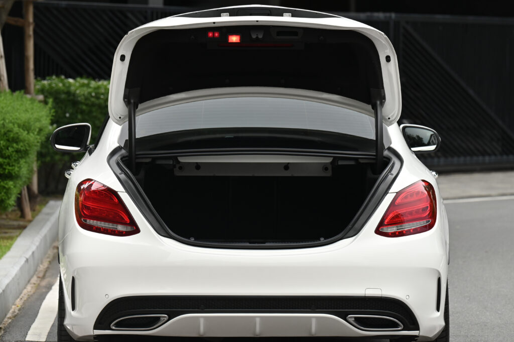93,769 km Benz C300 BlueTEC HYBRID AMG Dynamic รถบ้านมือเดียว แบตไฮบริดเปลี่ยนใหม่แล้วที่ศูนย์เบนซ์
