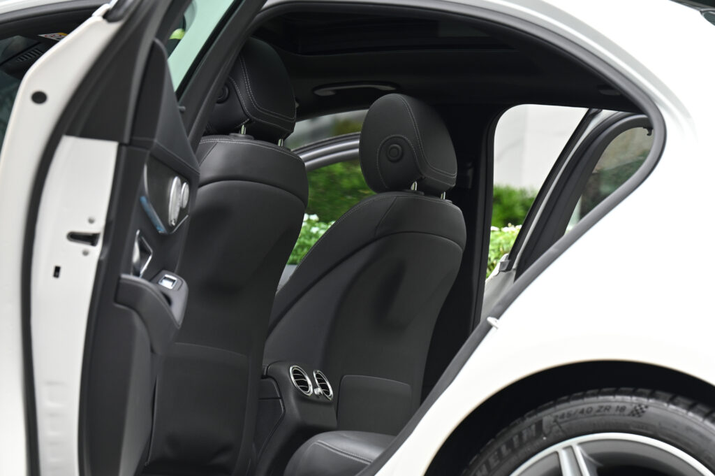 93,769 km Benz C300 BlueTEC HYBRID AMG Dynamic รถบ้านมือเดียว แบตไฮบริดเปลี่ยนใหม่แล้วที่ศูนย์เบนซ์