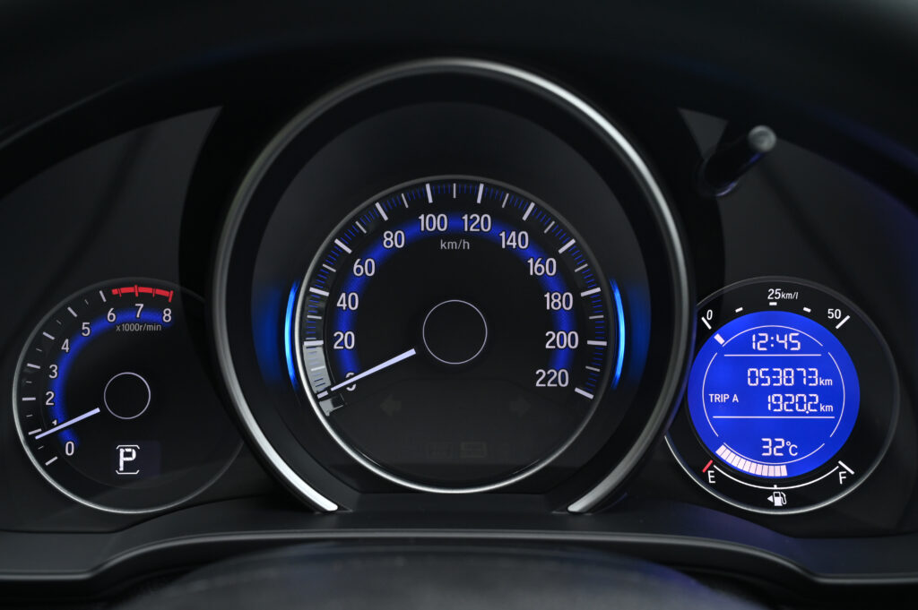 53,873 km Honda JAZZ 1.5 SV สีเหลือง Attract Yellow Pearl ที่ใช้เปิดตัว รถบ้านมือเดียวสภาพดีมากครับ