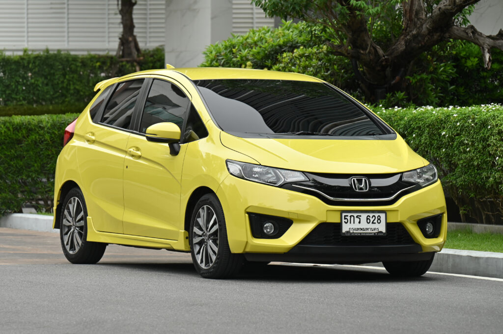 53,873 km Honda JAZZ 1.5 SV สีเหลือง Attract Yellow Pearl ที่ใช้เปิดตัว รถบ้านมือเดียวสภาพดีมากครับ
