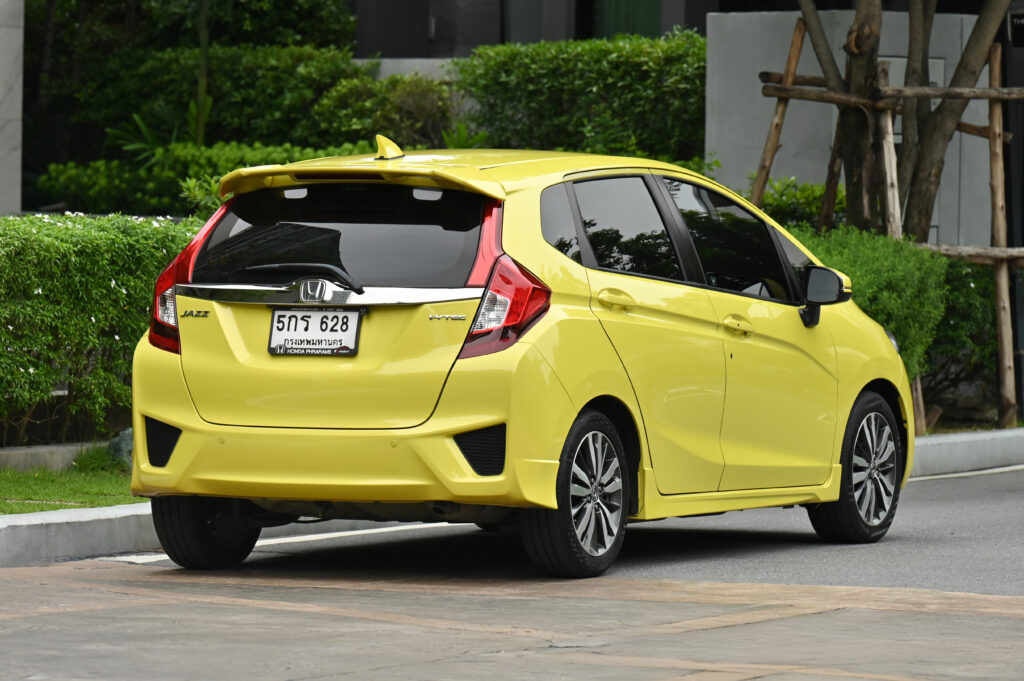 53,873 km Honda JAZZ 1.5 SV สีเหลือง Attract Yellow Pearl ที่ใช้เปิดตัว รถบ้านมือเดียวสภาพดีมากครับ