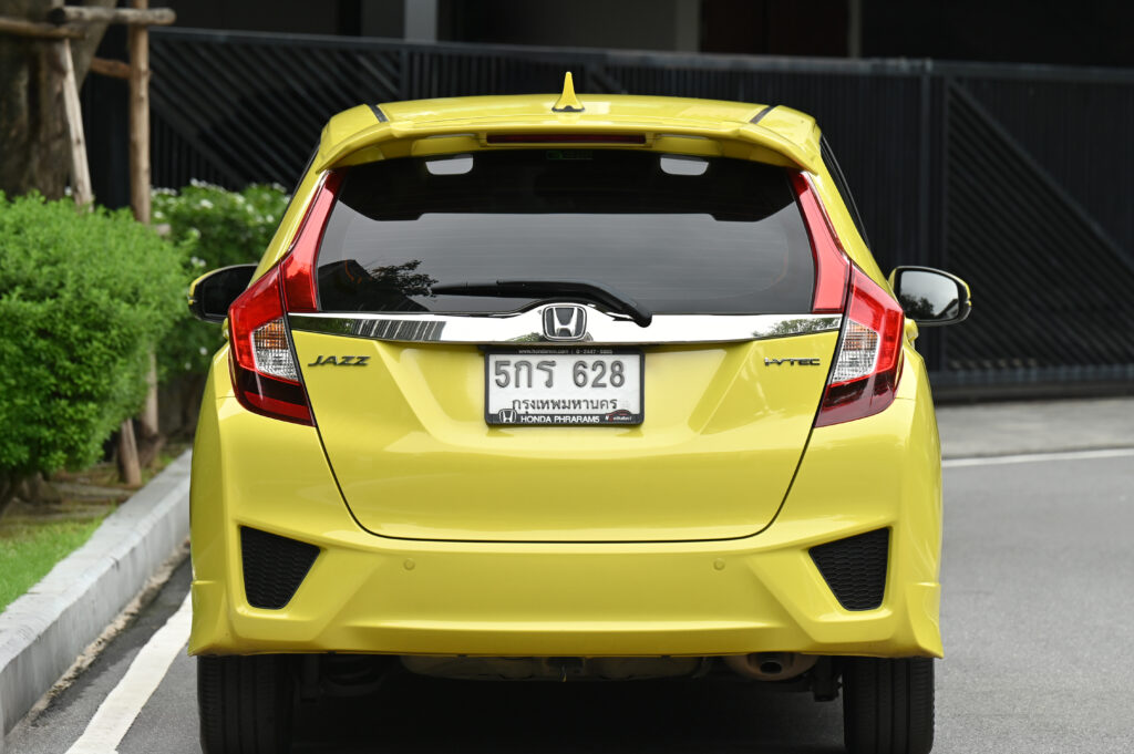 53,873 km Honda JAZZ 1.5 SV สีเหลือง Attract Yellow Pearl ที่ใช้เปิดตัว รถบ้านมือเดียวสภาพดีมากครับ