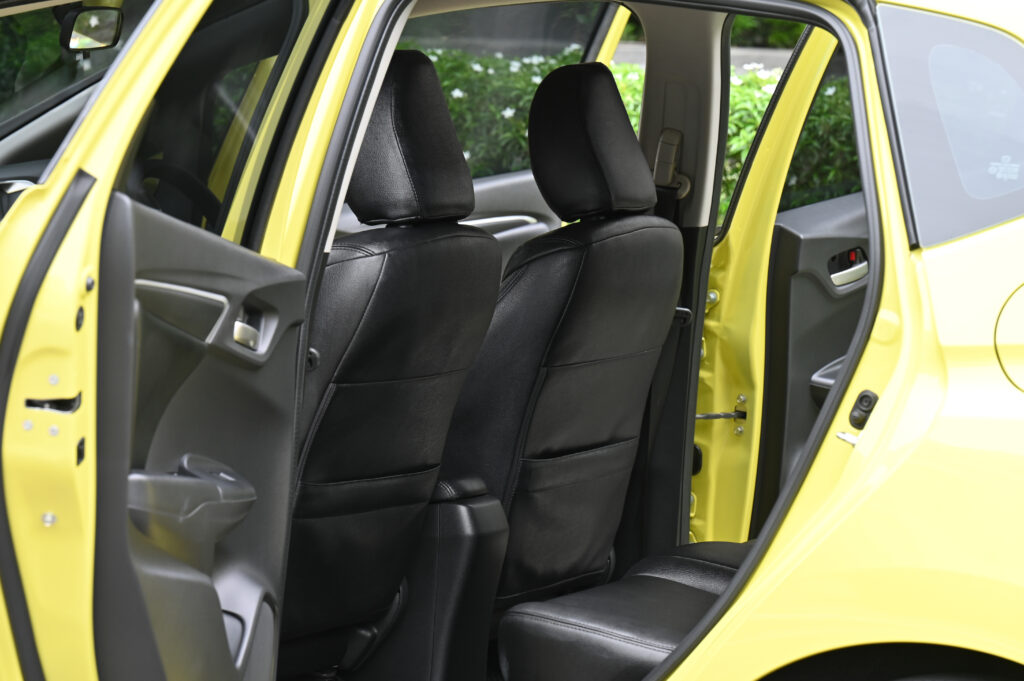 53,873 km Honda JAZZ 1.5 SV สีเหลือง Attract Yellow Pearl ที่ใช้เปิดตัว รถบ้านมือเดียวสภาพดีมากครับ