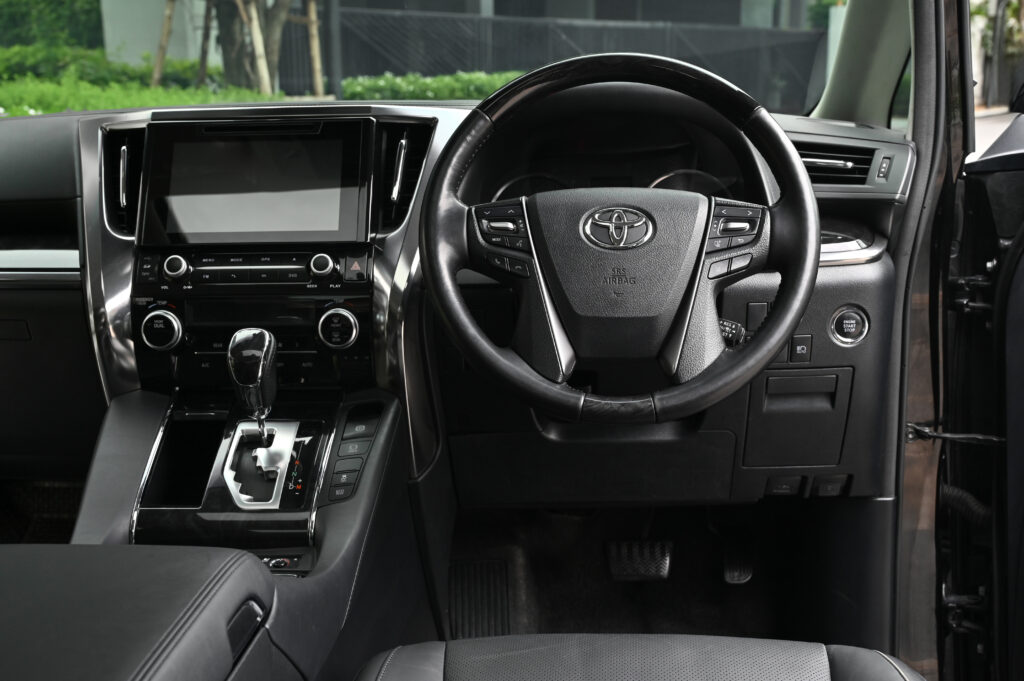 ขาย Alphard 2.5 SC Package รุ่น Top Minorchange รถบ้านมือเดียวซื้อเงินสด สภาพดีมากครับ