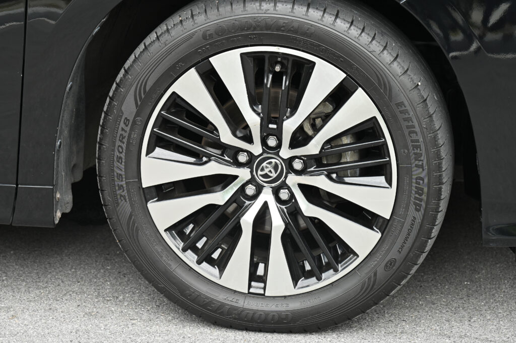 ขาย Alphard 2.5 SC Package รุ่น Top Minorchange รถบ้านมือเดียวซื้อเงินสด สภาพดีมากครับ