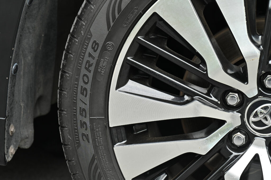 ขาย Alphard 2.5 SC Package รุ่น Top Minorchange รถบ้านมือเดียวซื้อเงินสด สภาพดีมากครับ