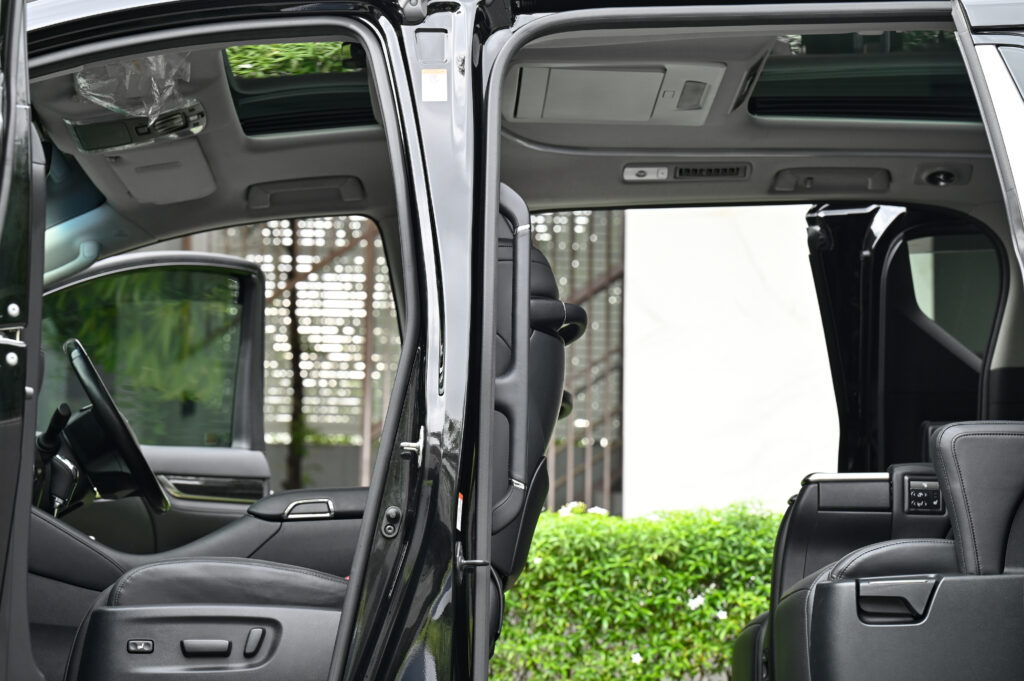 ขาย Alphard 2.5 SC Package รุ่น Top Minorchange รถบ้านมือเดียวซื้อเงินสด สภาพดีมากครับ