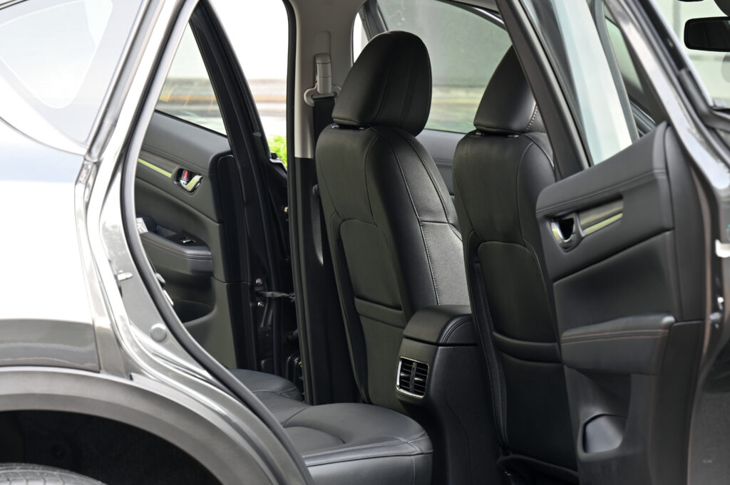 ขาย Mazda CX-5 2.0 SP รถบ้านมือเดียวสวยมากสภาพดี มีประวัติ Service ศูนย์มาสด้าตามระยะขับดีเยี่ยมครับ