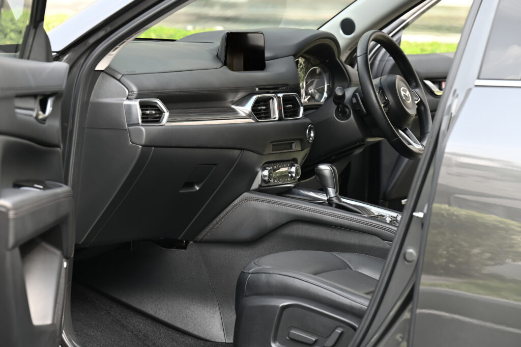 ขาย Mazda CX-5 2.0 SP รถบ้านมือเดียวสวยมากสภาพดี มีประวัติ Service ศูนย์มาสด้าตามระยะขับดีเยี่ยมครับ
