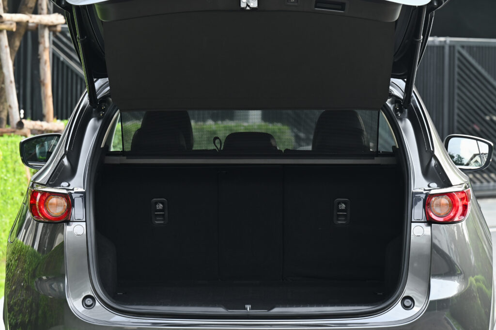 ขาย Mazda CX-5 2.0 SP รถบ้านมือเดียวสวยมากสภาพดี มีประวัติ Service ศูนย์มาสด้าตามระยะขับดีเยี่ยมครับ
