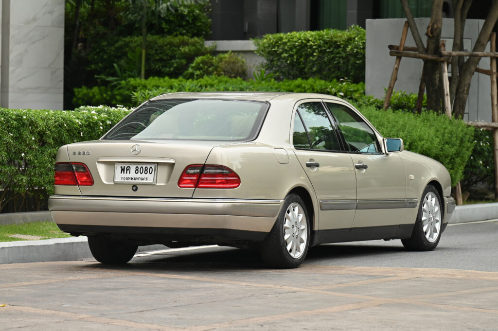 ขายรถ BENZ E230 ELEGANGE W210 ปี 1996 สภาพดีมากครับ