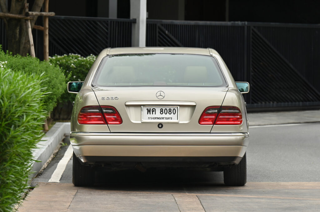 ขายรถ BENZ E230 ELEGANGE W210 ปี 1996 สภาพดีมากครับ
