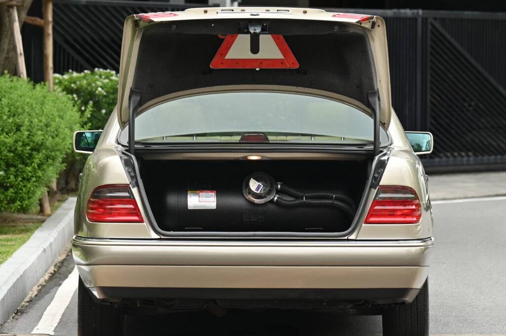 ขายรถ BENZ E230 ELEGANGE W210 ปี 1996 สภาพดีมากครับ