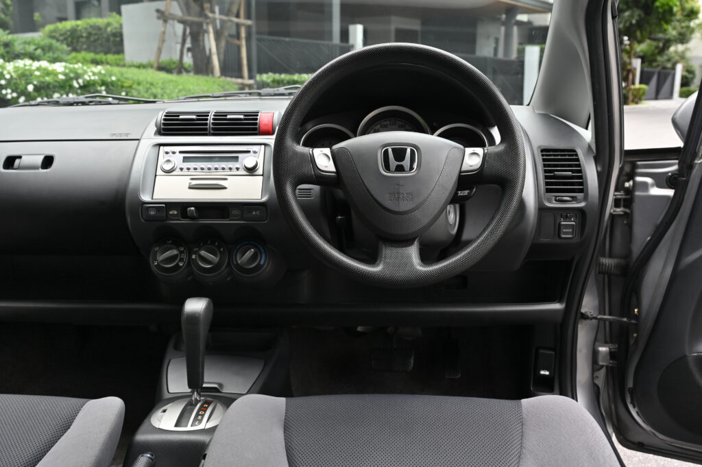 121,510 km Honda Jazz GD 1.5 E รถบ้านมือเดียวสภาพดี มีประวัติศูนย์ฮอนด้าทุกระยะเก็บไว้ตั้งแต่ป้ายแดง
