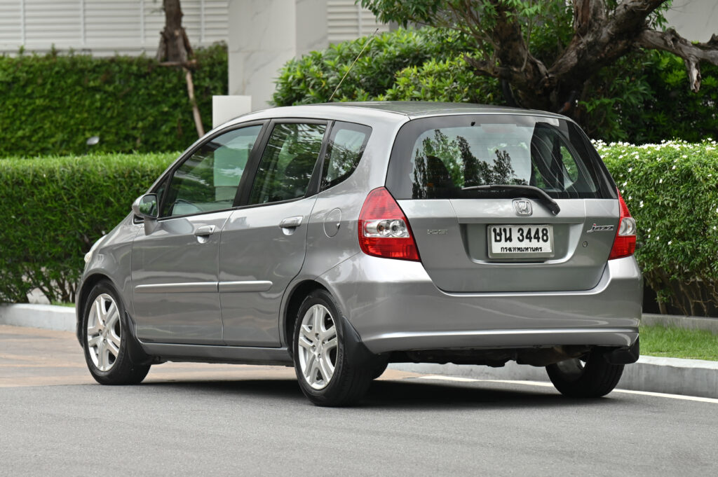 121,510 km Honda Jazz GD 1.5 E รถบ้านมือเดียวสภาพดี มีประวัติศูนย์ฮอนด้าทุกระยะเก็บไว้ตั้งแต่ป้ายแดง