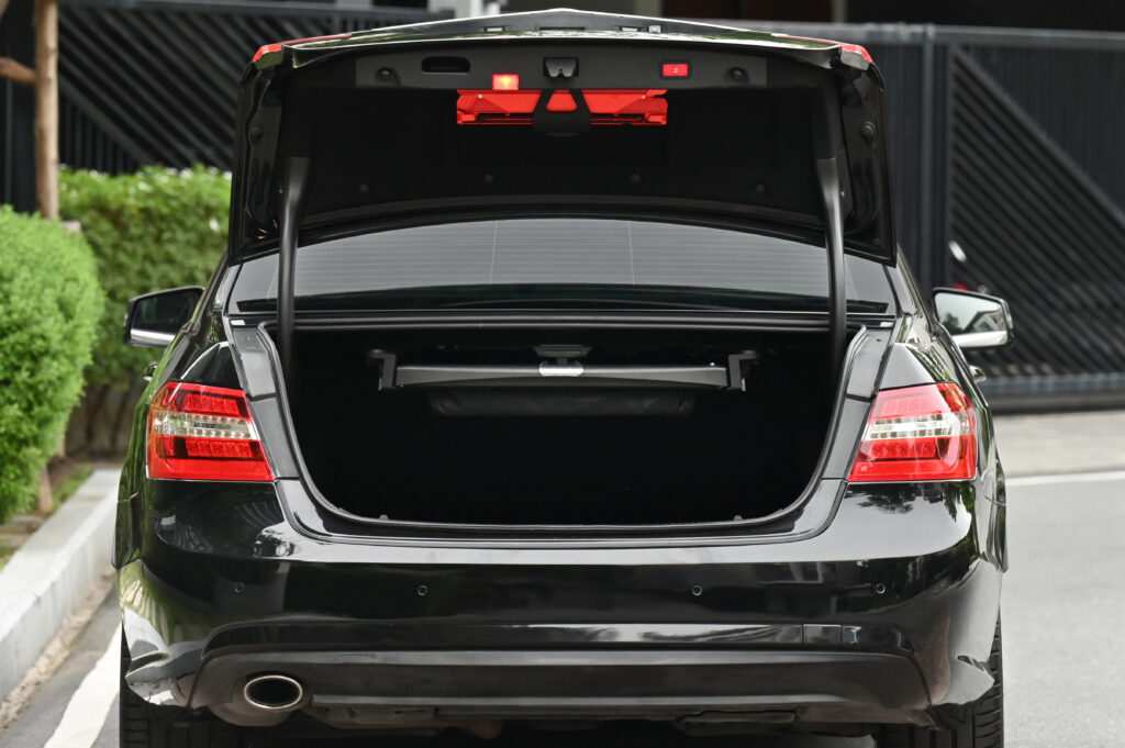 ขาย Benz W212 E 250 CDI AMG Sport Package เกียร์คอ มีหลังคา Panoramic เต็มบาน รถสวยมากสภาพดีเยี่ยม