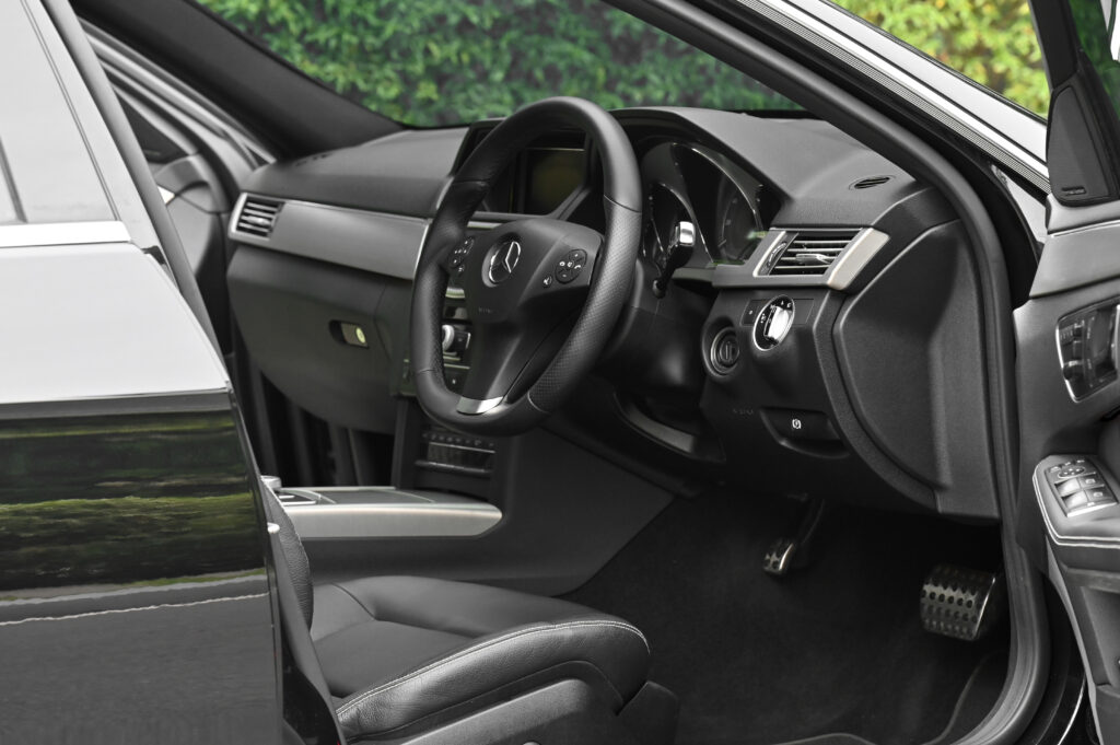 ขาย Benz W212 E 250 CDI AMG Sport Package เกียร์คอ มีหลังคา Panoramic เต็มบาน รถสวยมากสภาพดีเยี่ยม