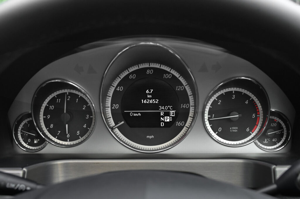 ขาย Benz W212 E 250 CDI AMG Sport Package เกียร์คอ มีหลังคา Panoramic เต็มบาน รถสวยมากสภาพดีเยี่ยม
