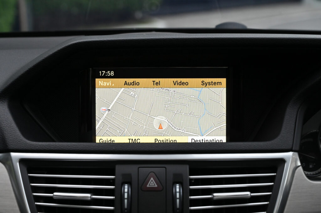 ขาย Benz W212 E 250 CDI AMG Sport Package เกียร์คอ มีหลังคา Panoramic เต็มบาน รถสวยมากสภาพดีเยี่ยม