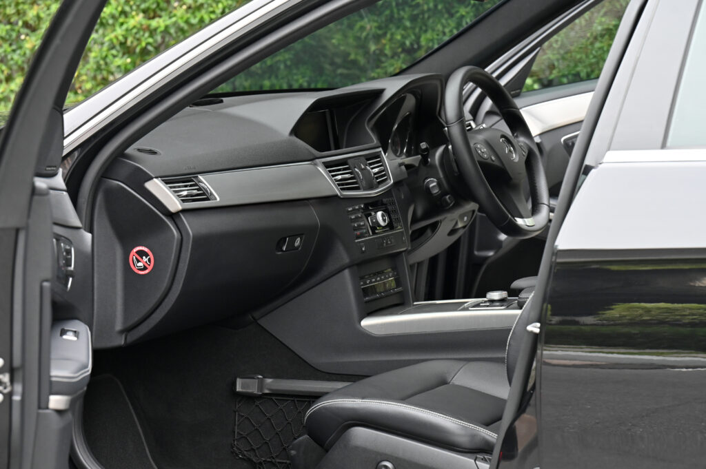 ขาย Benz W212 E 250 CDI AMG Sport Package เกียร์คอ มีหลังคา Panoramic เต็มบาน รถสวยมากสภาพดีเยี่ยม