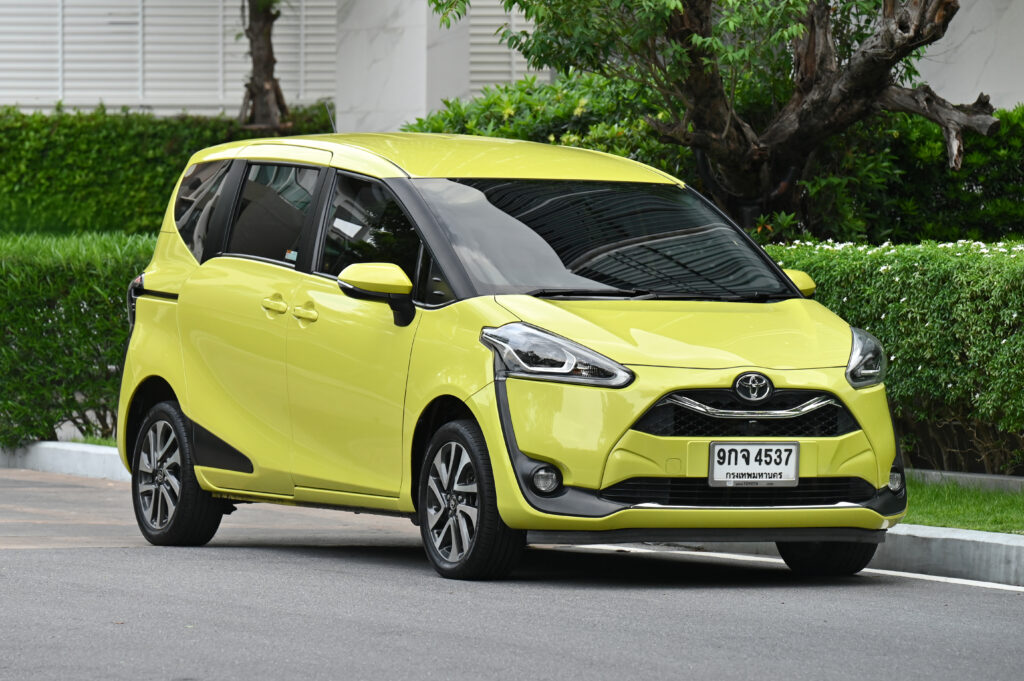 66,890 km Sienta 1.5V รุ่น TOP สีเขียว Citrus Mica Metallic สวยมากๆ รถบ้านมือเดียวสภาพดีเยี่ยมครับ