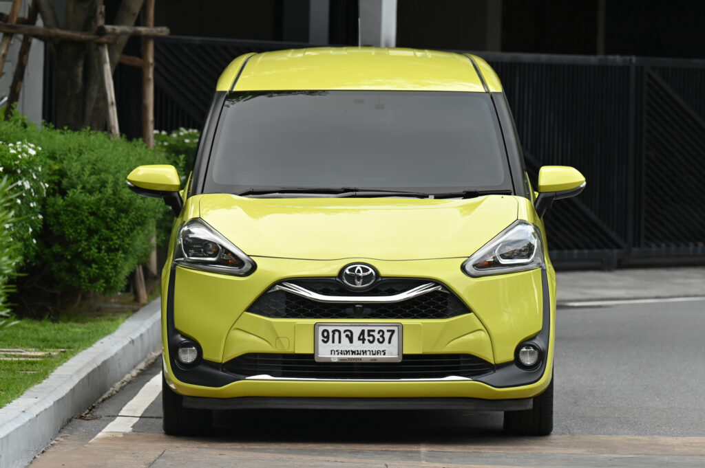 66,890 km Sienta 1.5V รุ่น TOP สีเขียว Citrus Mica Metallic สวยมากๆ รถบ้านมือเดียวสภาพดีเยี่ยมครับ