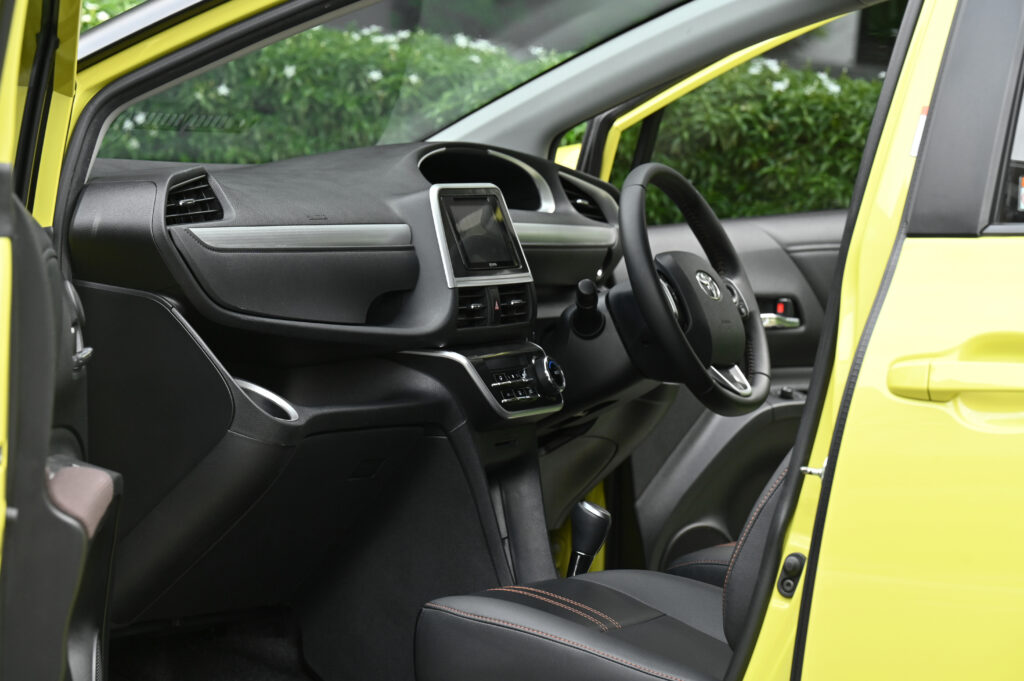 66,890 km Sienta 1.5V รุ่น TOP สีเขียว Citrus Mica Metallic สวยมากๆ รถบ้านมือเดียวสภาพดีเยี่ยมครับ