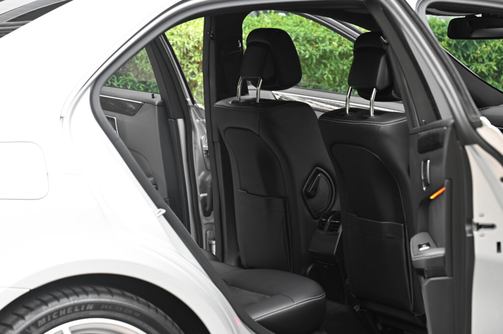 70,393 km BENZ W212 E250 CDI AMG SPORTS PACKAGE เกียร์คอพวงมาลัย 7 SPEED ที่คุณๆชื่นชอบครับ