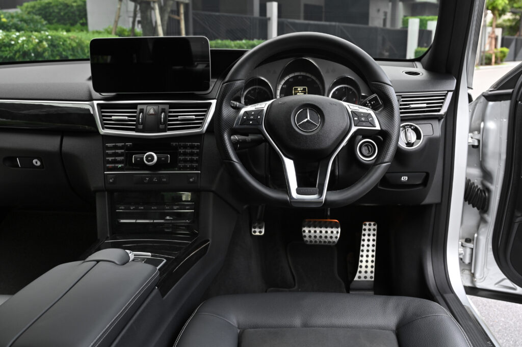 70,393 km BENZ W212 E250 CDI AMG SPORTS PACKAGE เกียร์คอพวงมาลัย 7 SPEED ที่คุณๆชื่นชอบครับ