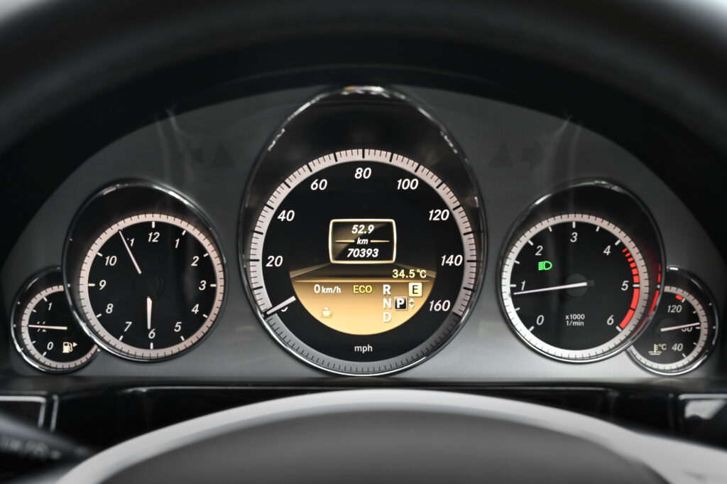 70,393 km BENZ W212 E250 CDI AMG SPORTS PACKAGE เกียร์คอพวงมาลัย 7 SPEED ที่คุณๆชื่นชอบครับ