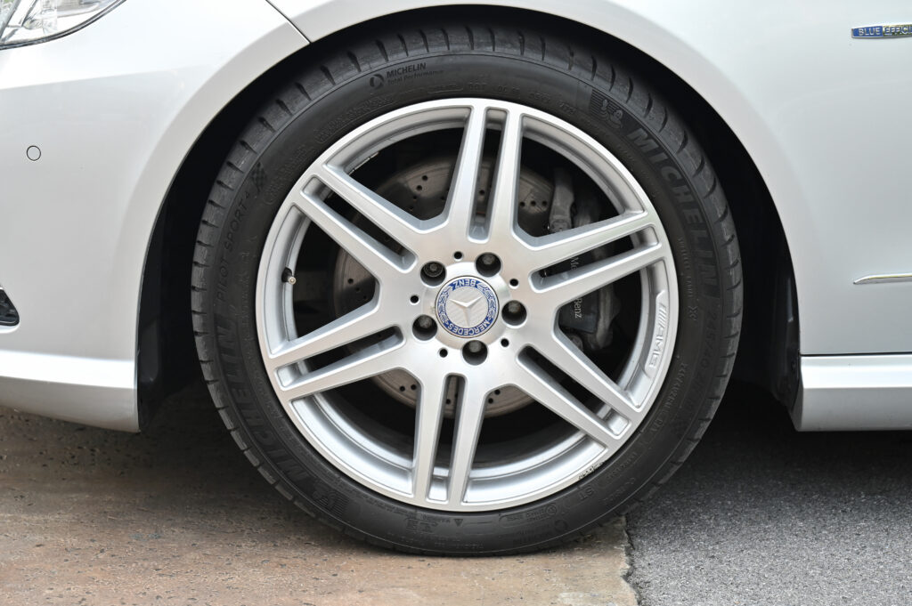 70,393 km BENZ W212 E250 CDI AMG SPORTS PACKAGE เกียร์คอพวงมาลัย 7 SPEED ที่คุณๆชื่นชอบครับ