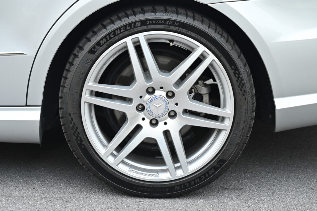70,393 km BENZ W212 E250 CDI AMG SPORTS PACKAGE เกียร์คอพวงมาลัย 7 SPEED ที่คุณๆชื่นชอบครับ