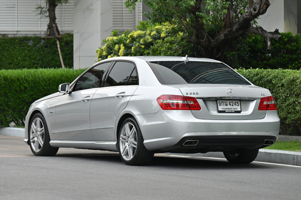 70,393 km BENZ W212 E250 CDI AMG SPORTS PACKAGE เกียร์คอพวงมาลัย 7 SPEED ที่คุณๆชื่นชอบครับ