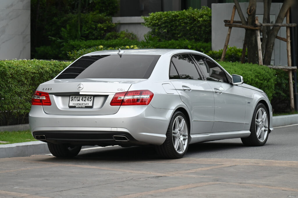 70,393 km BENZ W212 E250 CDI AMG SPORTS PACKAGE เกียร์คอพวงมาลัย 7 SPEED ที่คุณๆชื่นชอบครับ