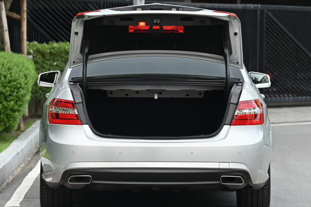 70,393 km BENZ W212 E250 CDI AMG SPORTS PACKAGE เกียร์คอพวงมาลัย 7 SPEED ที่คุณๆชื่นชอบครับ