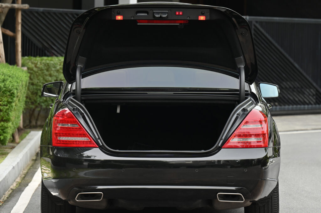 80,000 km BENZ S500 L W221 FACELIFT V8-GASOLINE ENGINE M278 4.6 LITER 435 hp 7-SPEED