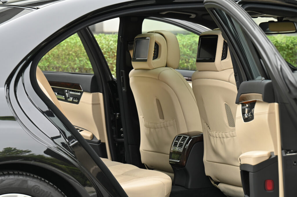 80,000 km BENZ S500 L W221 FACELIFT V8-GASOLINE ENGINE M278 4.6 LITER 435 hp 7-SPEED
