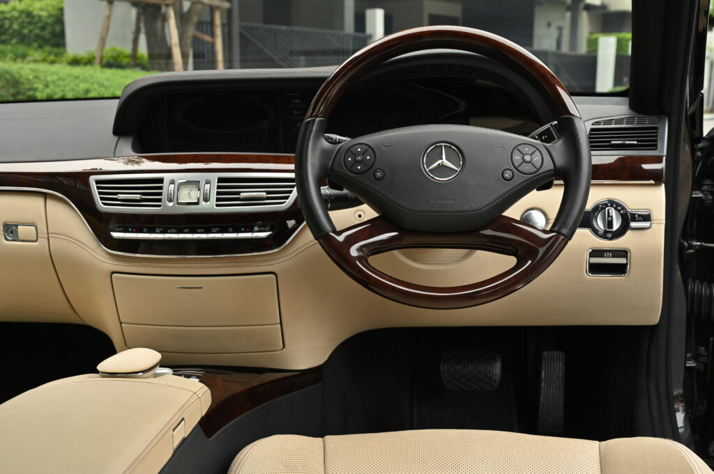 80,000 km BENZ S500 L W221 FACELIFT V8-GASOLINE ENGINE M278 4.6 LITER 435 hp 7-SPEED
