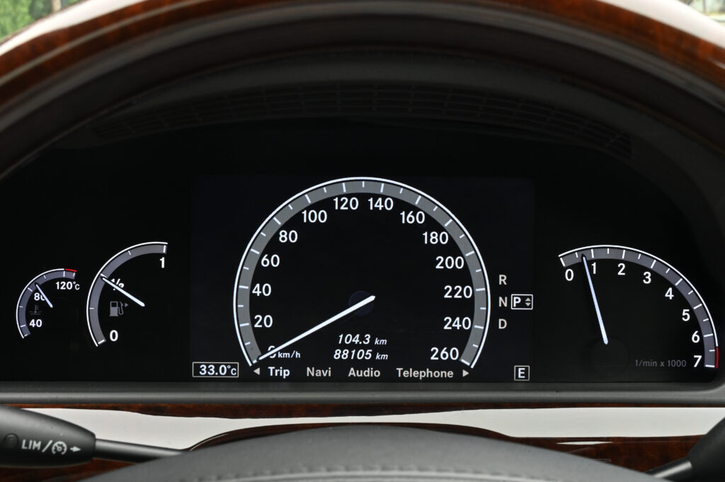80,000 km BENZ S500 L W221 FACELIFT V8-GASOLINE ENGINE M278 4.6 LITER 435 hp 7-SPEED