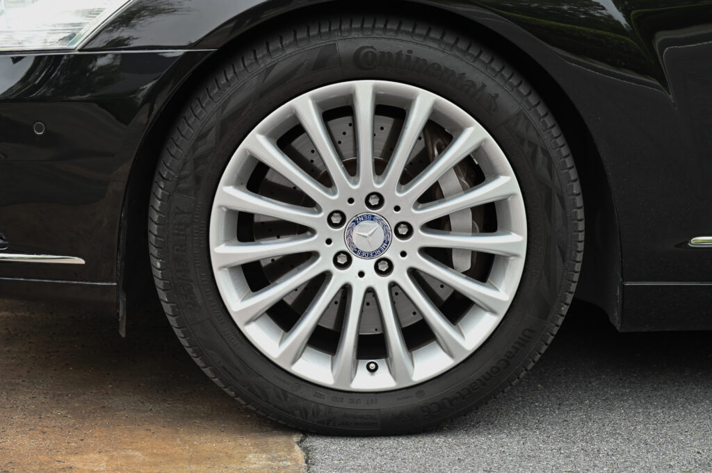 80,000 km BENZ S500 L W221 FACELIFT V8-GASOLINE ENGINE M278 4.6 LITER 435 hp 7-SPEED