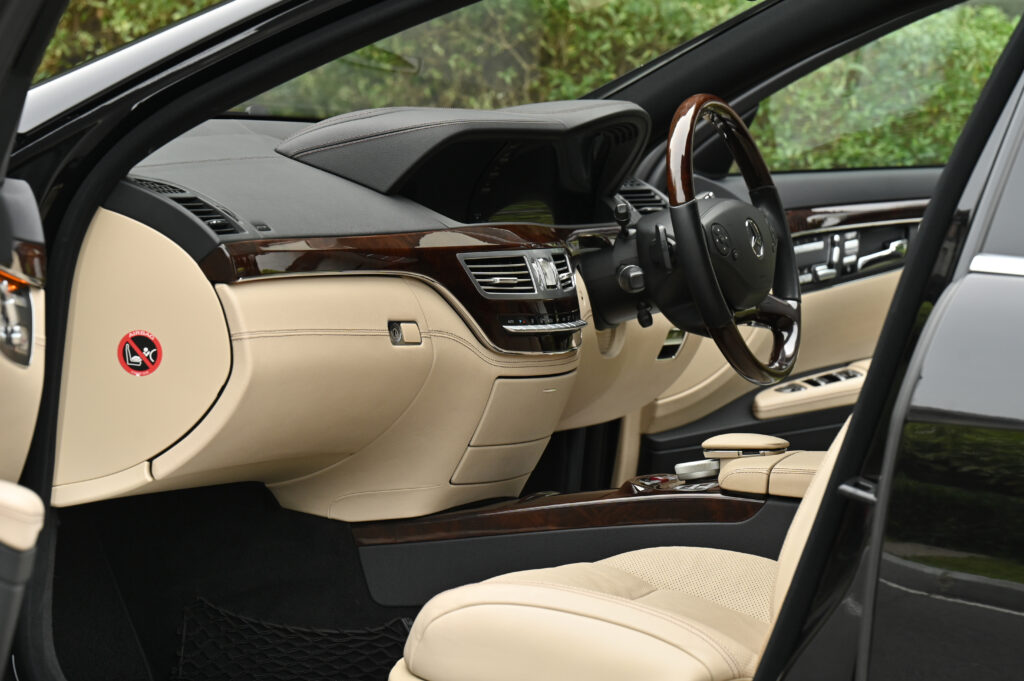 80,000 km BENZ S500 L W221 FACELIFT V8-GASOLINE ENGINE M278 4.6 LITER 435 hp 7-SPEED